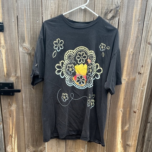 VTG 90s Disney Winnie The Pooh T-Shirt Sz L Black Flower Butterfly Graphic Tee - Picture 1 of 7